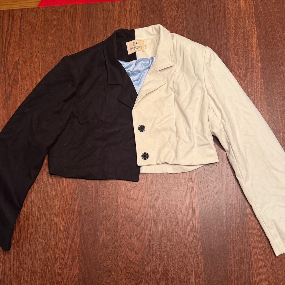 Fashion Brand Company Black and White Cropped Blazer with blue lining SZ L
